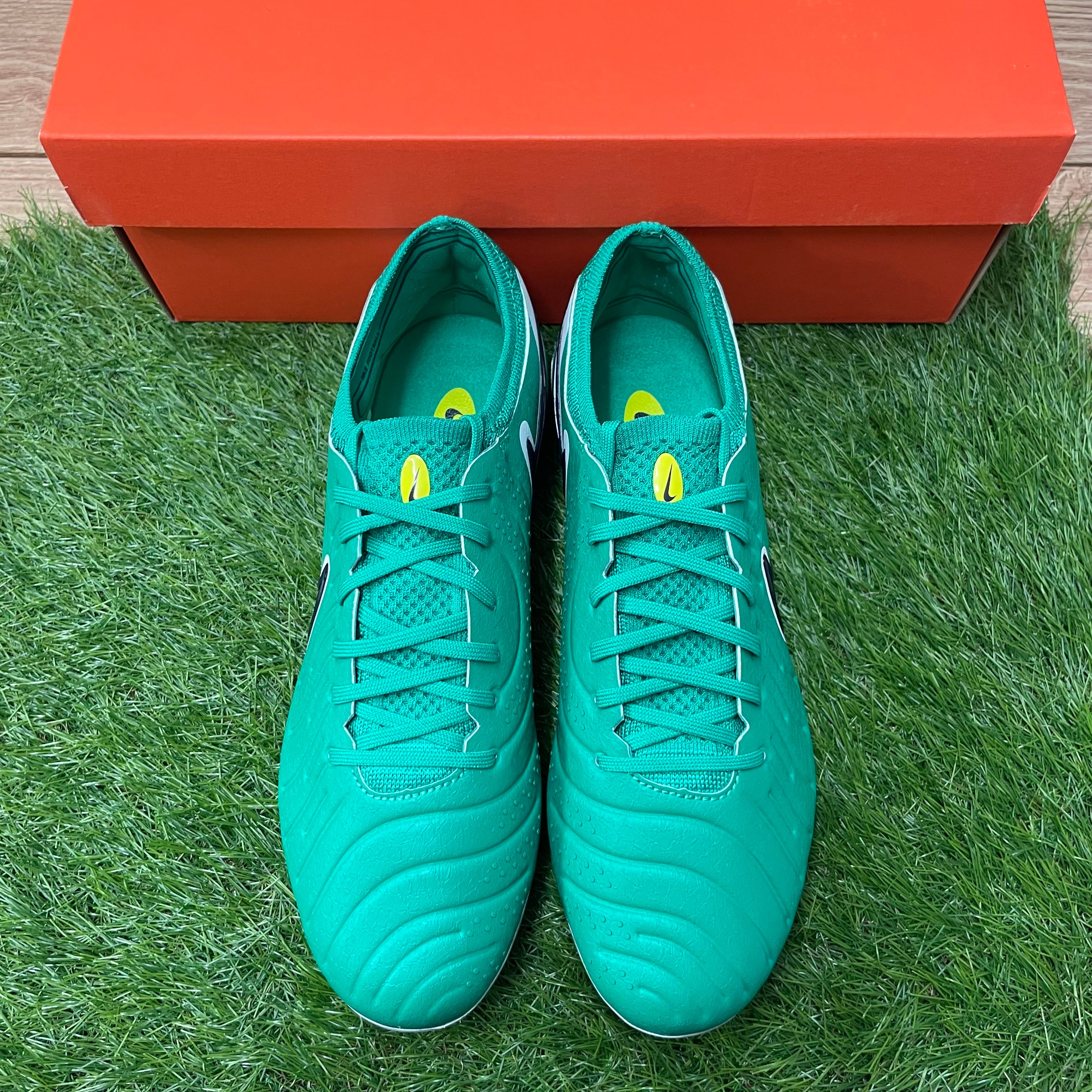 Tiempo LEGEND 10 ELITE SG-PRO LV8 P HV3771 300 – 俺の足 サッカー