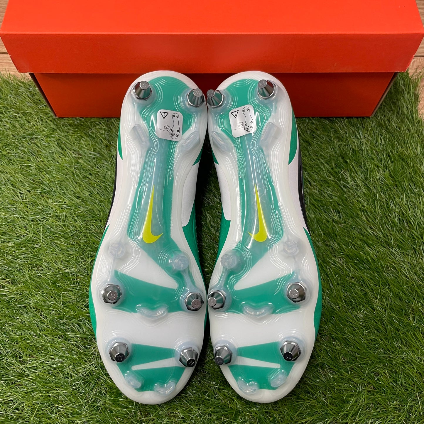 Tiempo LEGEND 10 ELITE SG-PRO LV8 P HV3771 300