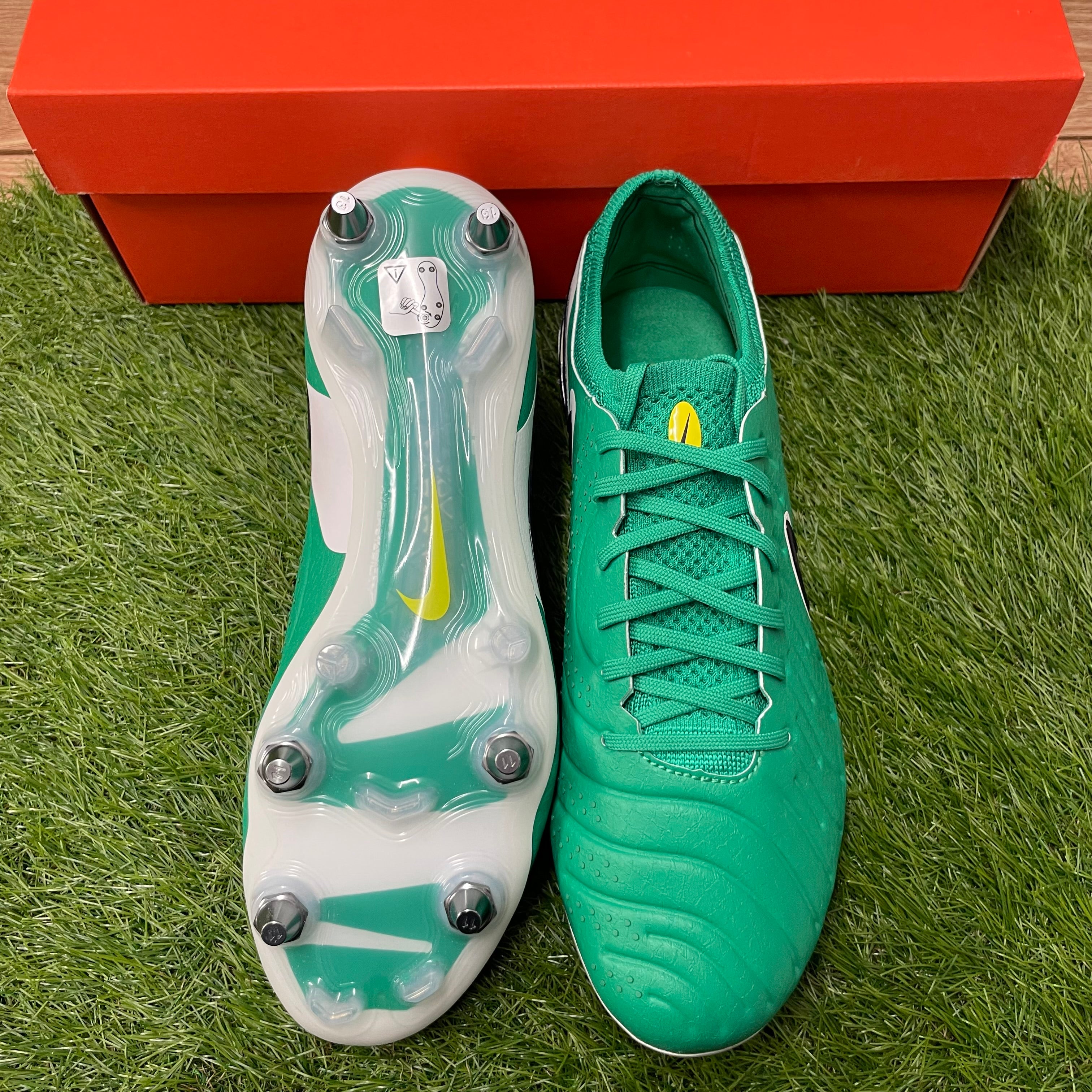 NIKE ティエンポ SG Tiempo LEGEND 10 ELITE SG-PRO LV8 P HV3771 300 – 俺の足 サッカー