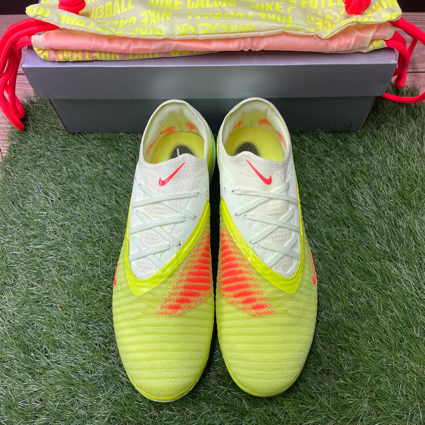 ファントム 6 LOW ELITE AG-PRO HQ2335 800