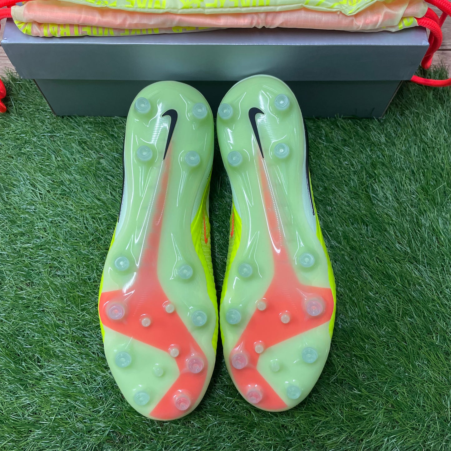 ファントム 6 LOW ELITE AG-PRO HQ2335 800