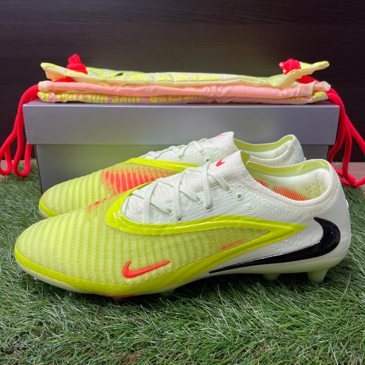 ファントム 6 LOW ELITE AG-PRO HQ2335 800