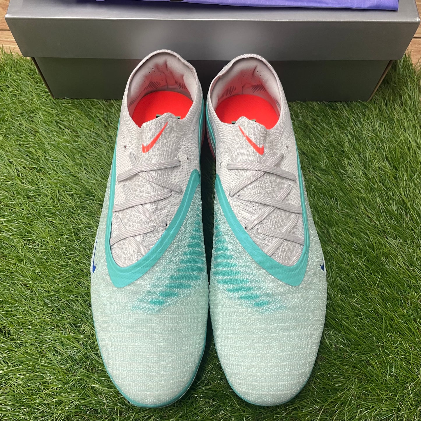 ファントム 6 LOW ELITE FG NU2 IM9604 300