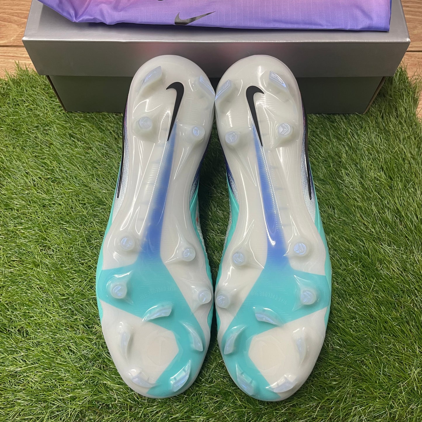 ファントム 6 LOW ELITE FG NU2 IM9604 300