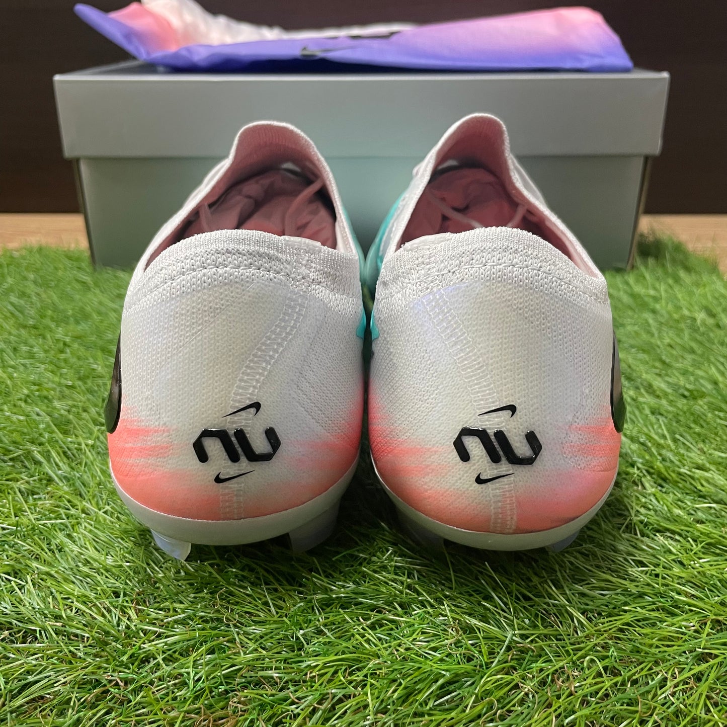 ファントム 6 LOW ELITE FG NU2 IM9604 300