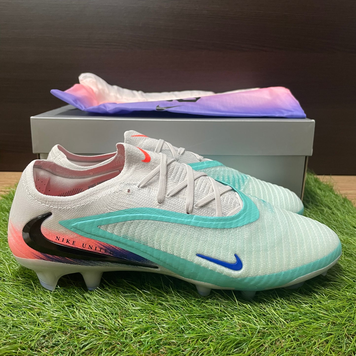 ファントム 6 LOW ELITE FG NU2 IM9604 300