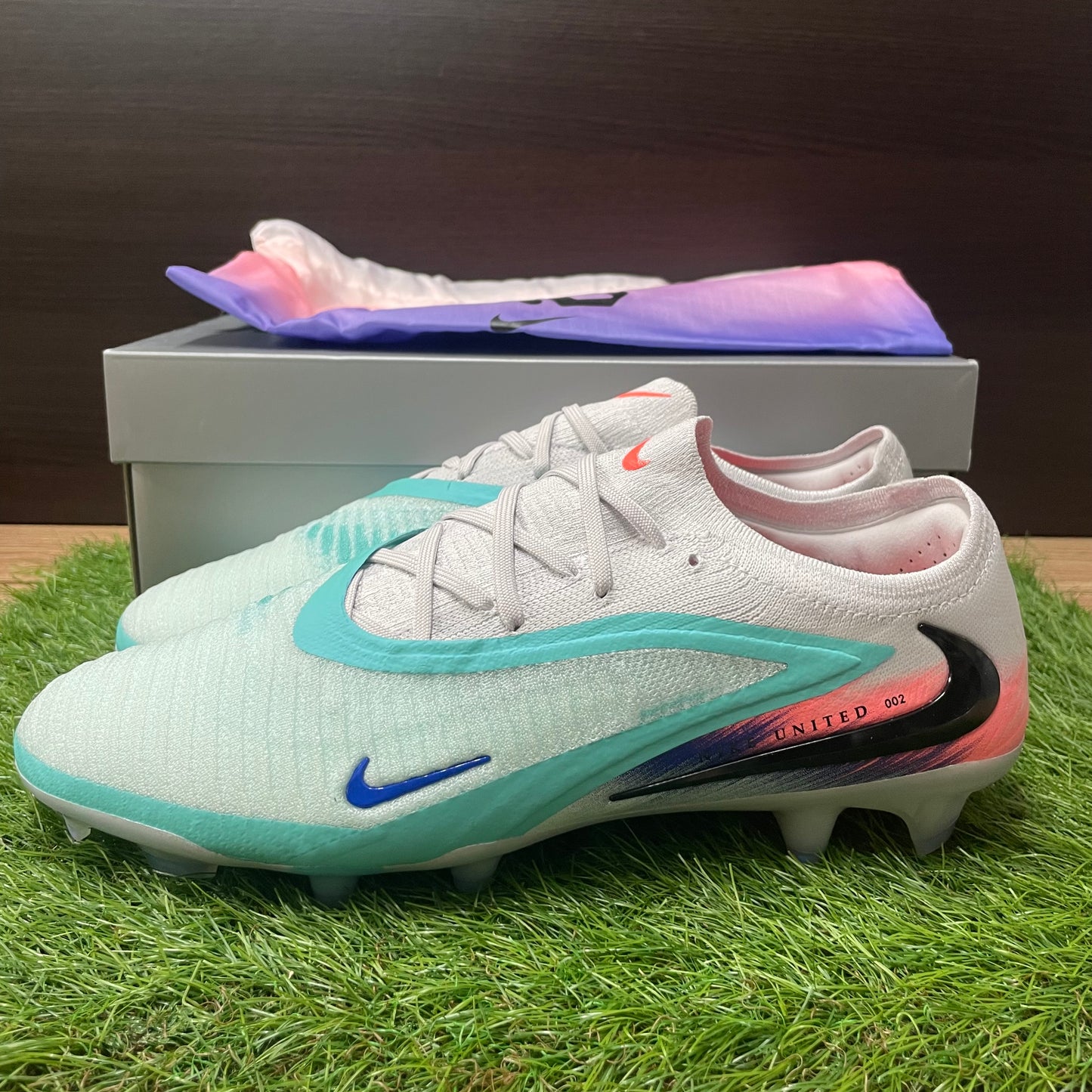 ファントム 6 LOW ELITE FG NU2 IM9604 300