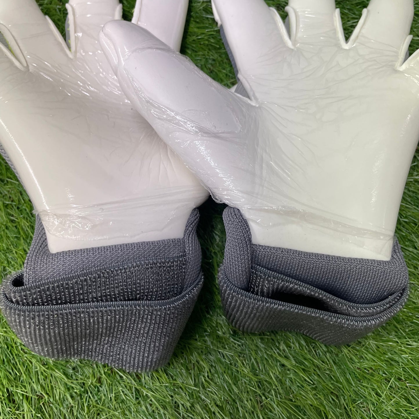 PREDATOR GOALKEEPER GLOVES PRO HYBRID STRAP KC6351