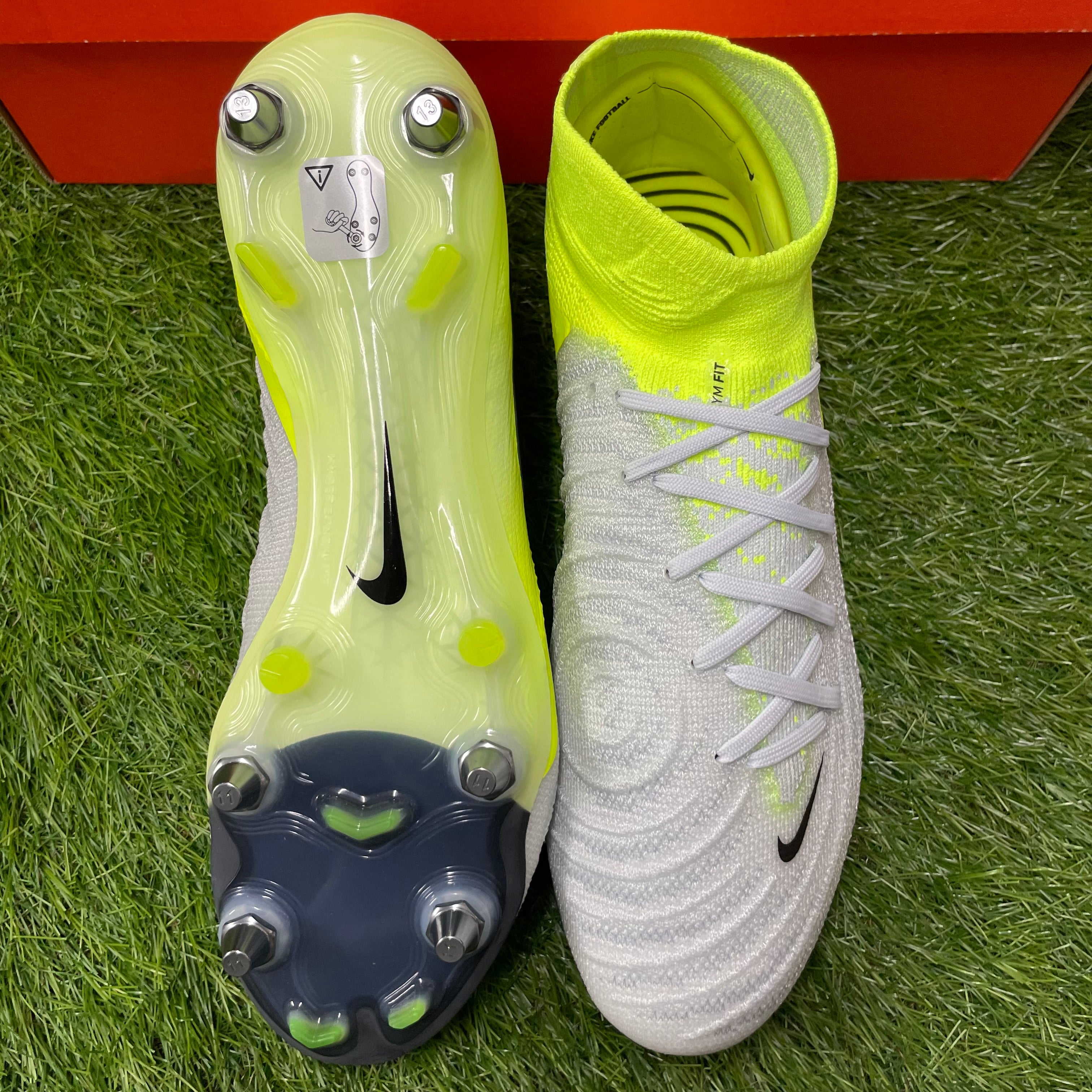 サッカースパイク – 俺の足 サッカー用品セレクトショップ
