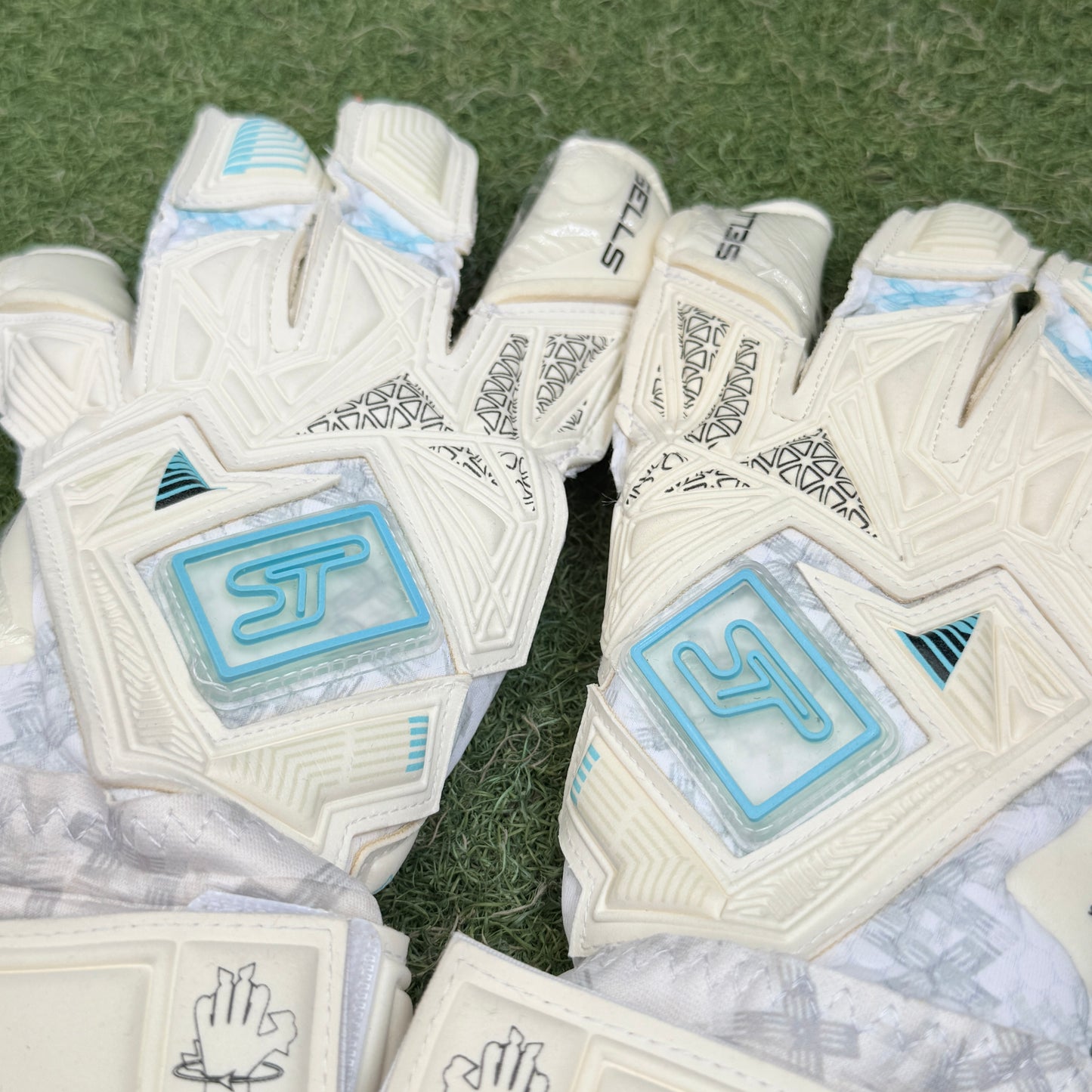 セルス リヴォルべ アクア ピュア　Sells REVILVE Aqua Pure