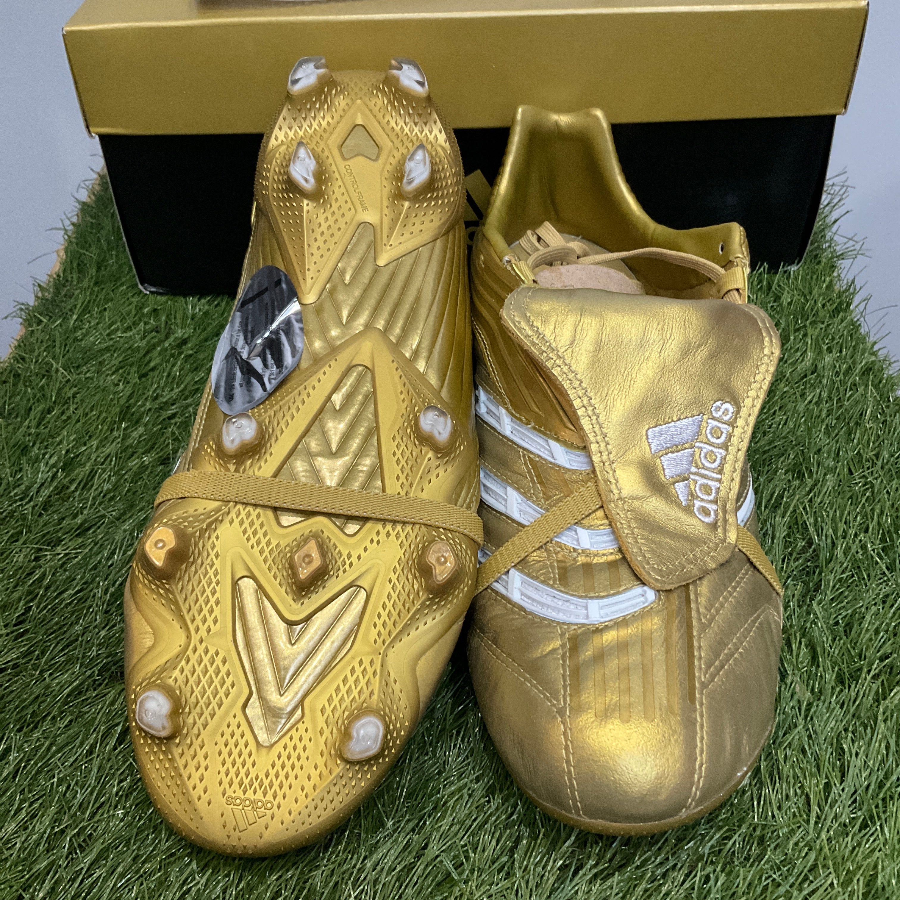 Football shoes hotsell adidas predator absolute