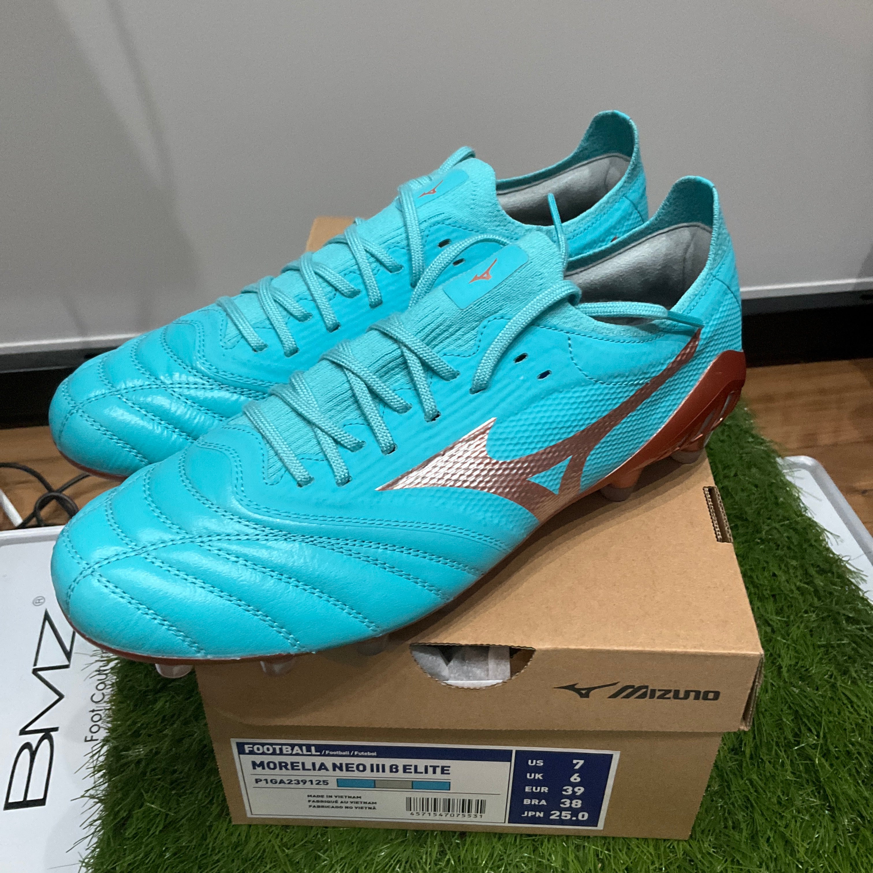 新品未使用　日本未発売　Morelia NEO 3B ELITE  25.5cmスパイク