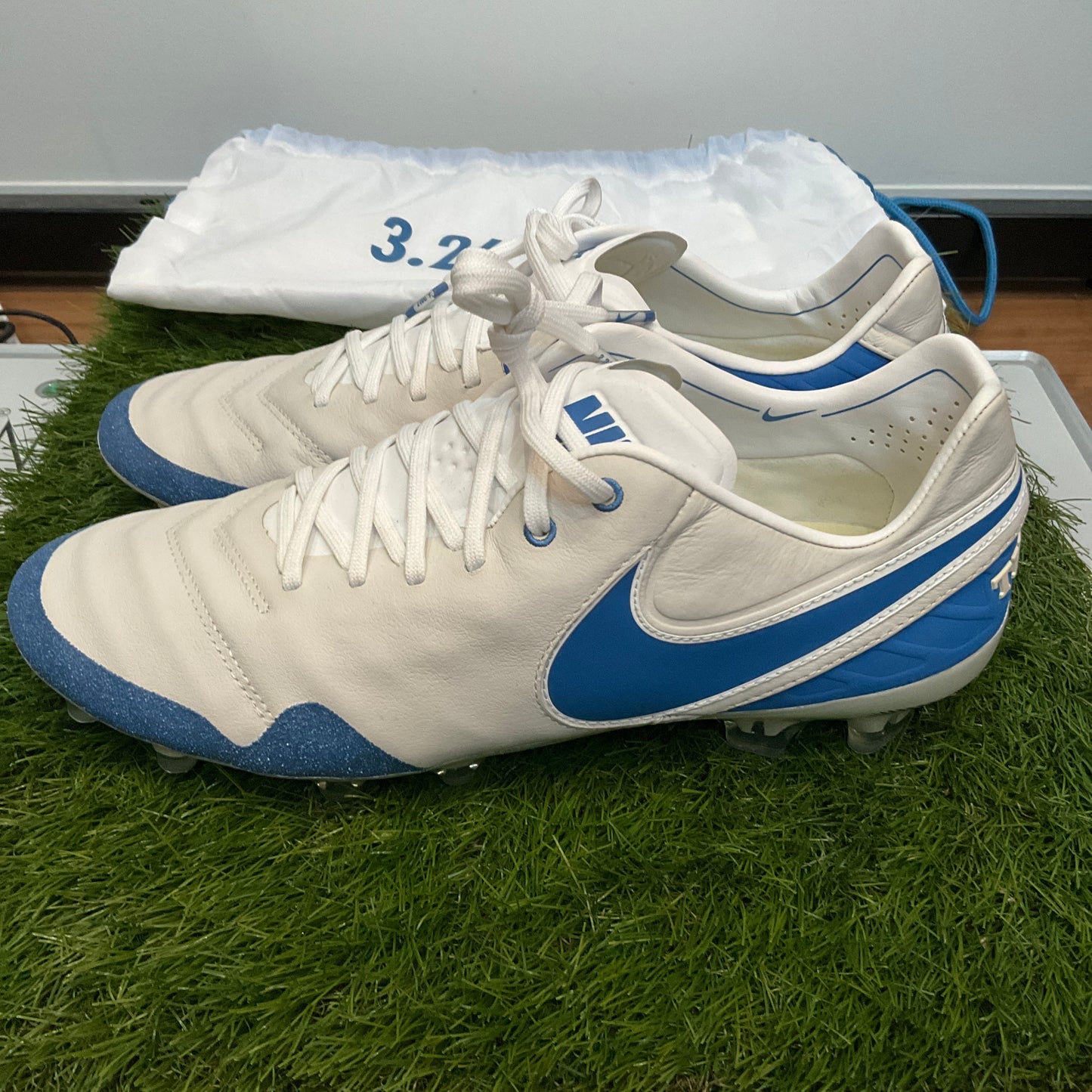 Tiempo Legend 6 FG 836354 001 AirMax Collaboration